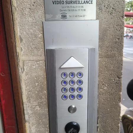 A Deux Pas De Montmartre * パリ