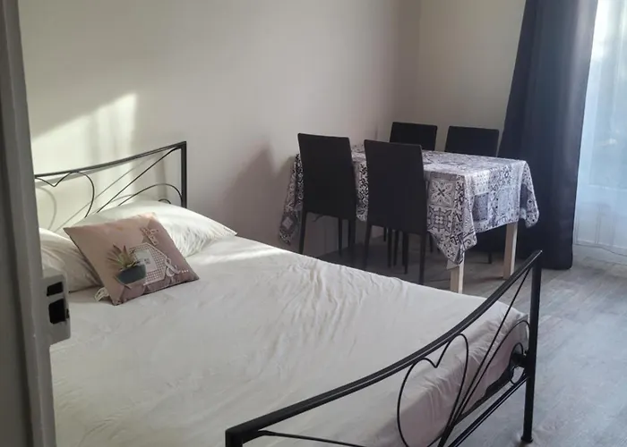 A Deux Pas De Montmartre דירה
