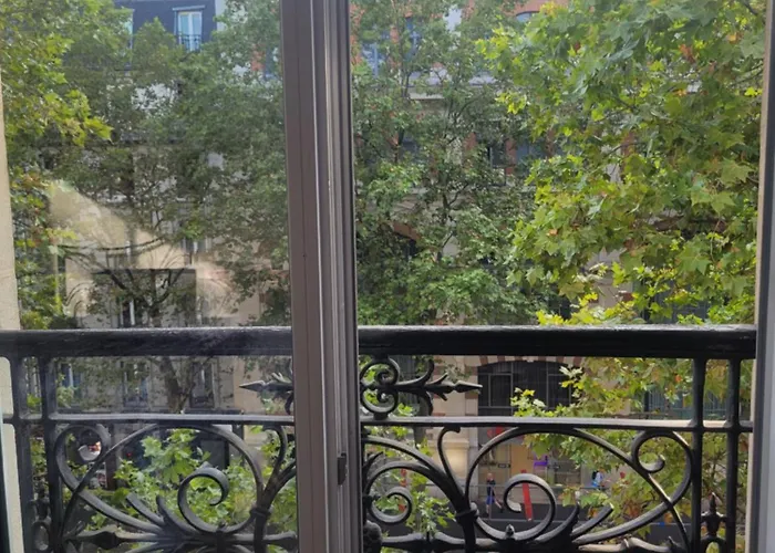 A Deux Pas De Montmartre פריז