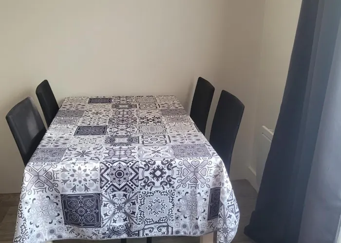 A Deux Pas De Montmartre דירה