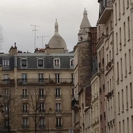 A Deux Pas De Montmartre パリ