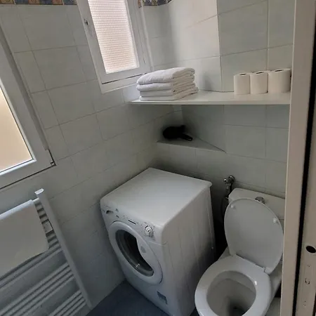 A Deux Pas De Montmartre * Parijs