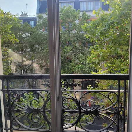 A Deux Pas De Montmartre Paris